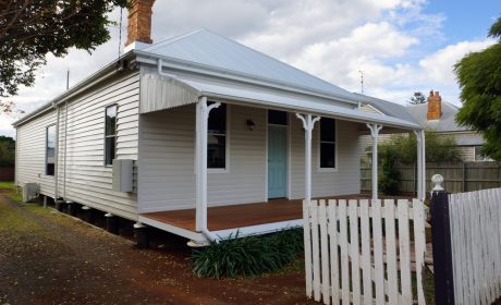 Why Detached Guest Houses See Pest Issues First in Hinsdale